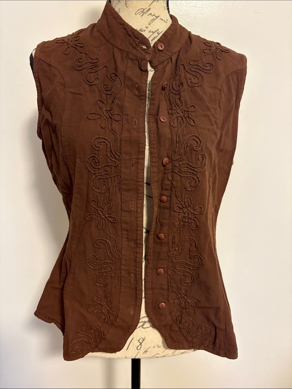 AYLLU Embroidered Sleeveless Button-Up in Rich Brown